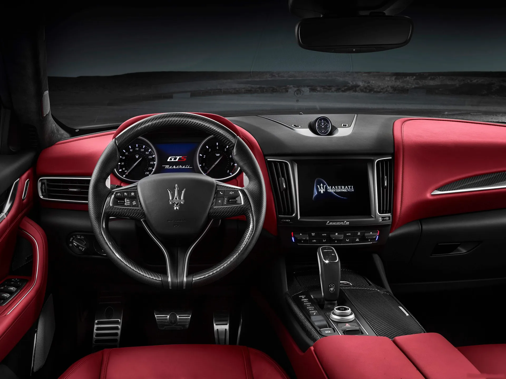Maserati Levante GTS (2019) – interiér