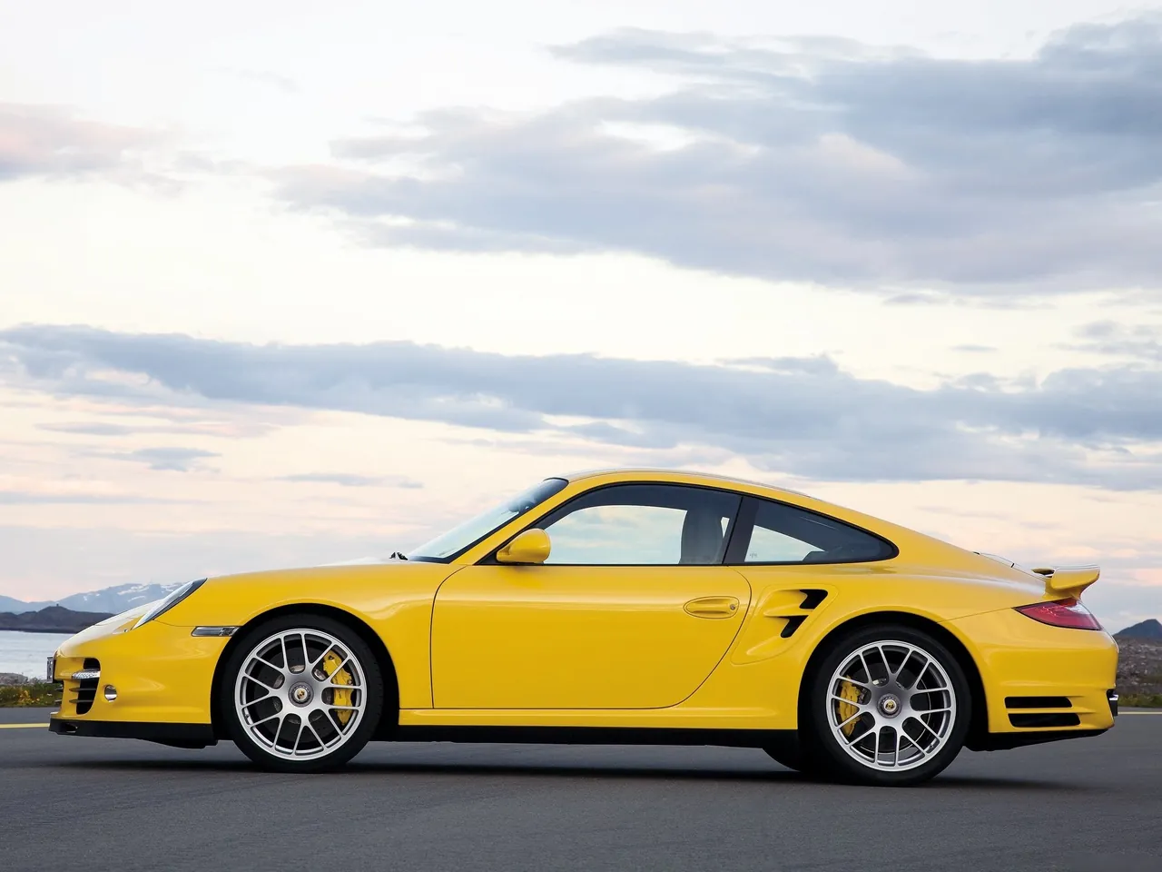 Porsche 911 Turbo (2010) - Side Profile