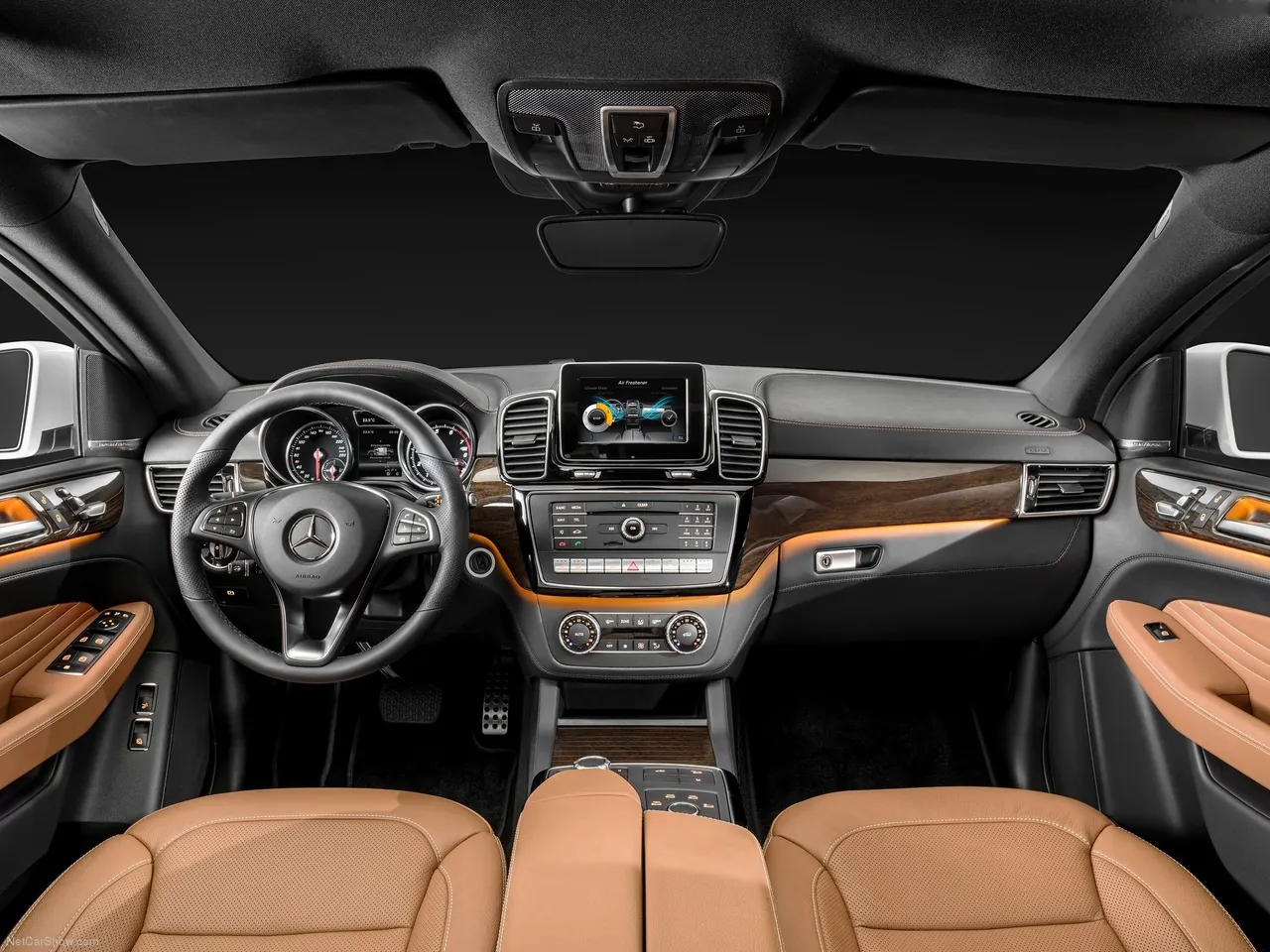 Mercedes-Benz GLE Coupe (2016) – interiér