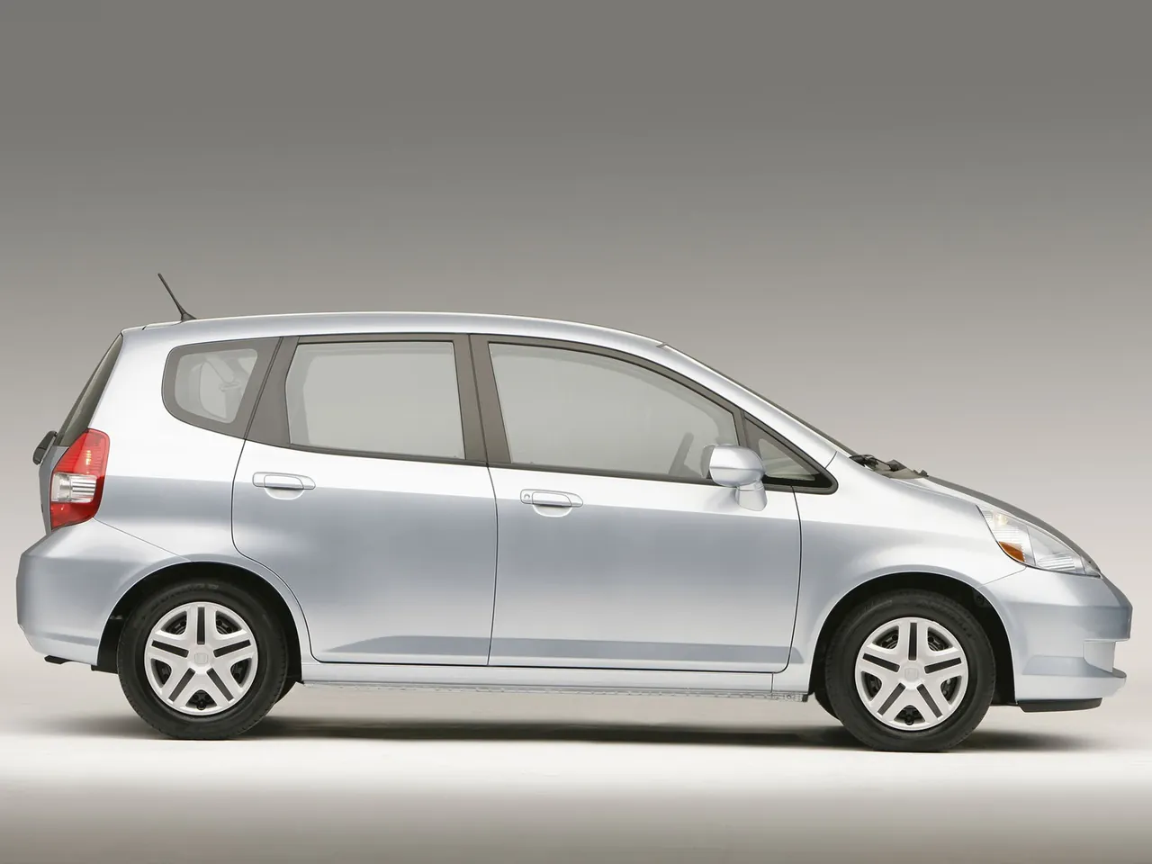 Honda Fit (2007) – boční profil