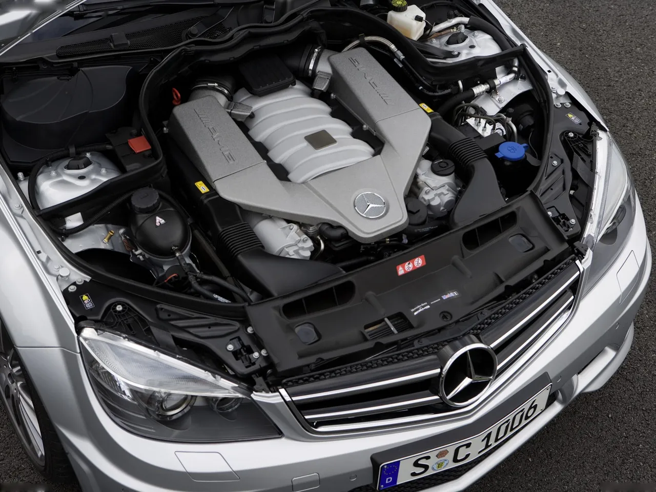 Mercedes-Benz C63 AMG (2008) - Engine Bay