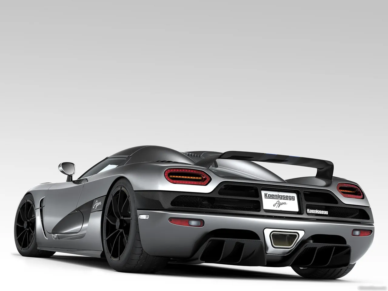 Koenigsegg Agera (2011) – zadní tříčtvrteční pohled