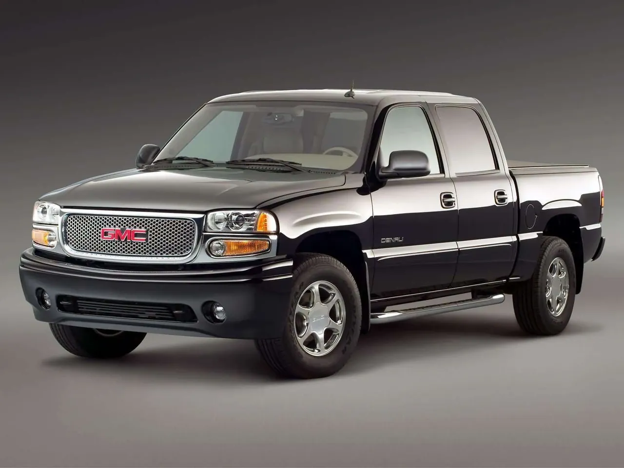 GMC Sierra Denali 1500 Crew Cab (2005)