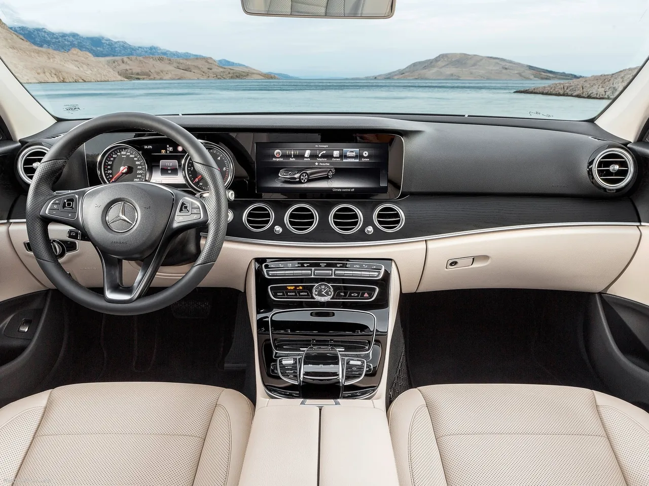 Mercedes-Benz E-Class (2017) – interiér