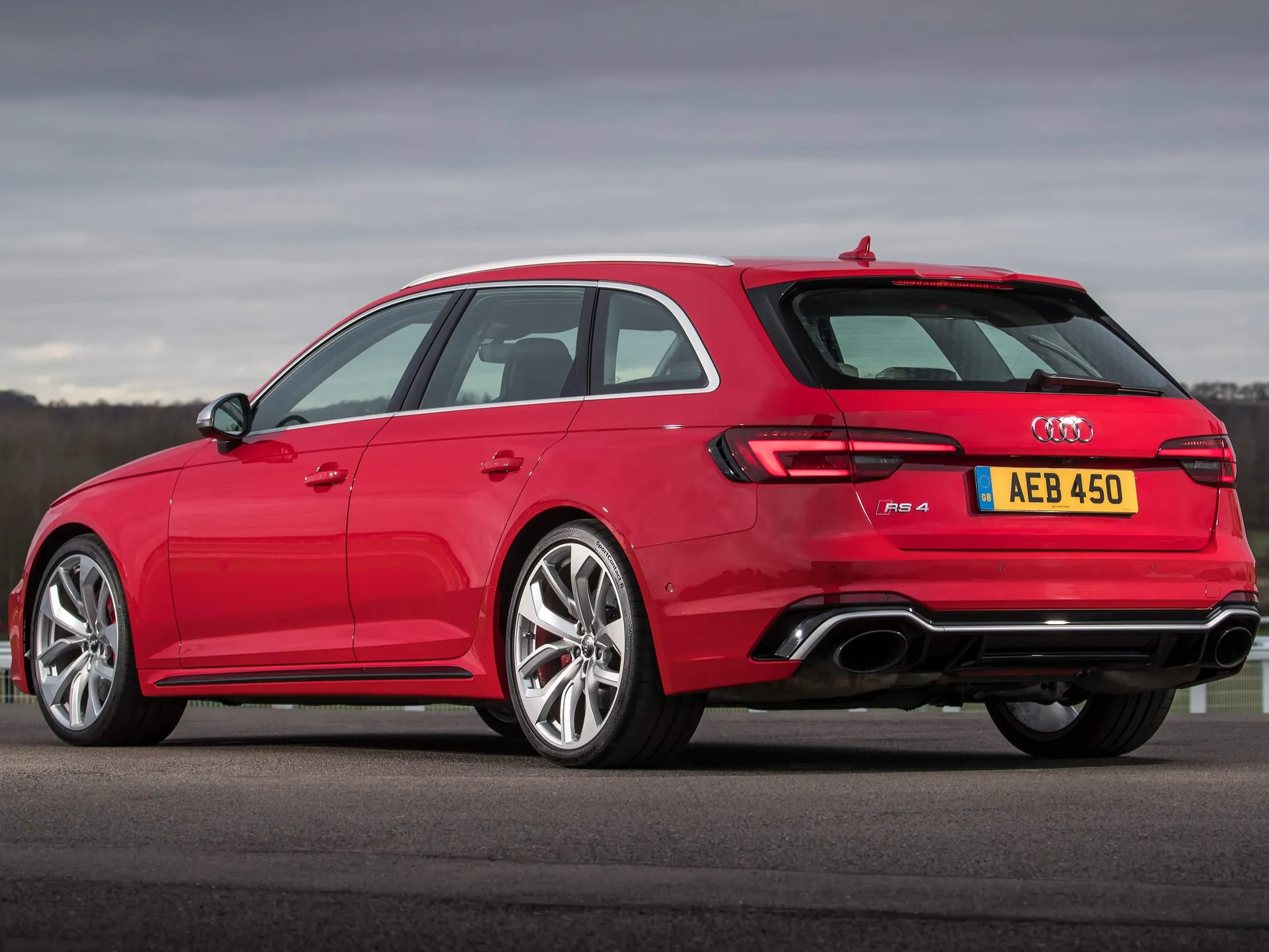 Audi RS4 Avant (2018) – zadní tříčtvrteční pohled