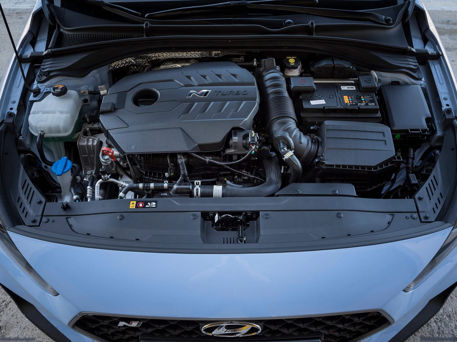 Hyundai i30 N (2018) – motorový prostor