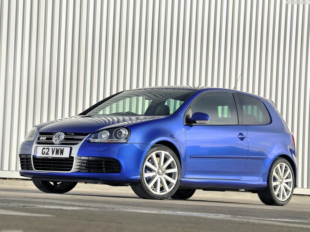 Volkswagen Golf R32 (2005)