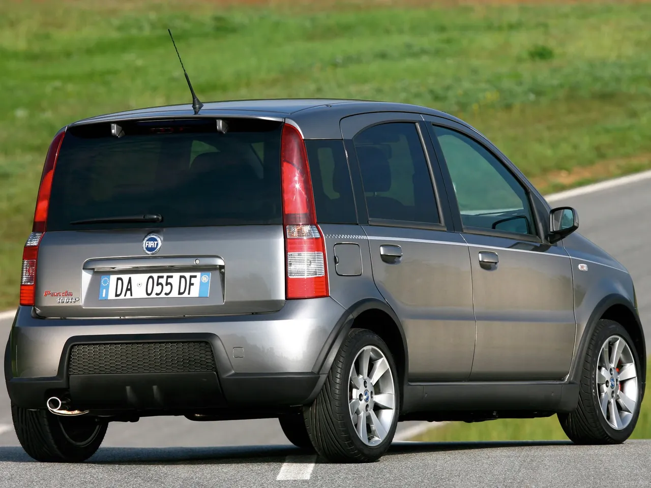 Fiat Panda 100HP (2007) – zadní tříčtvrteční pohled