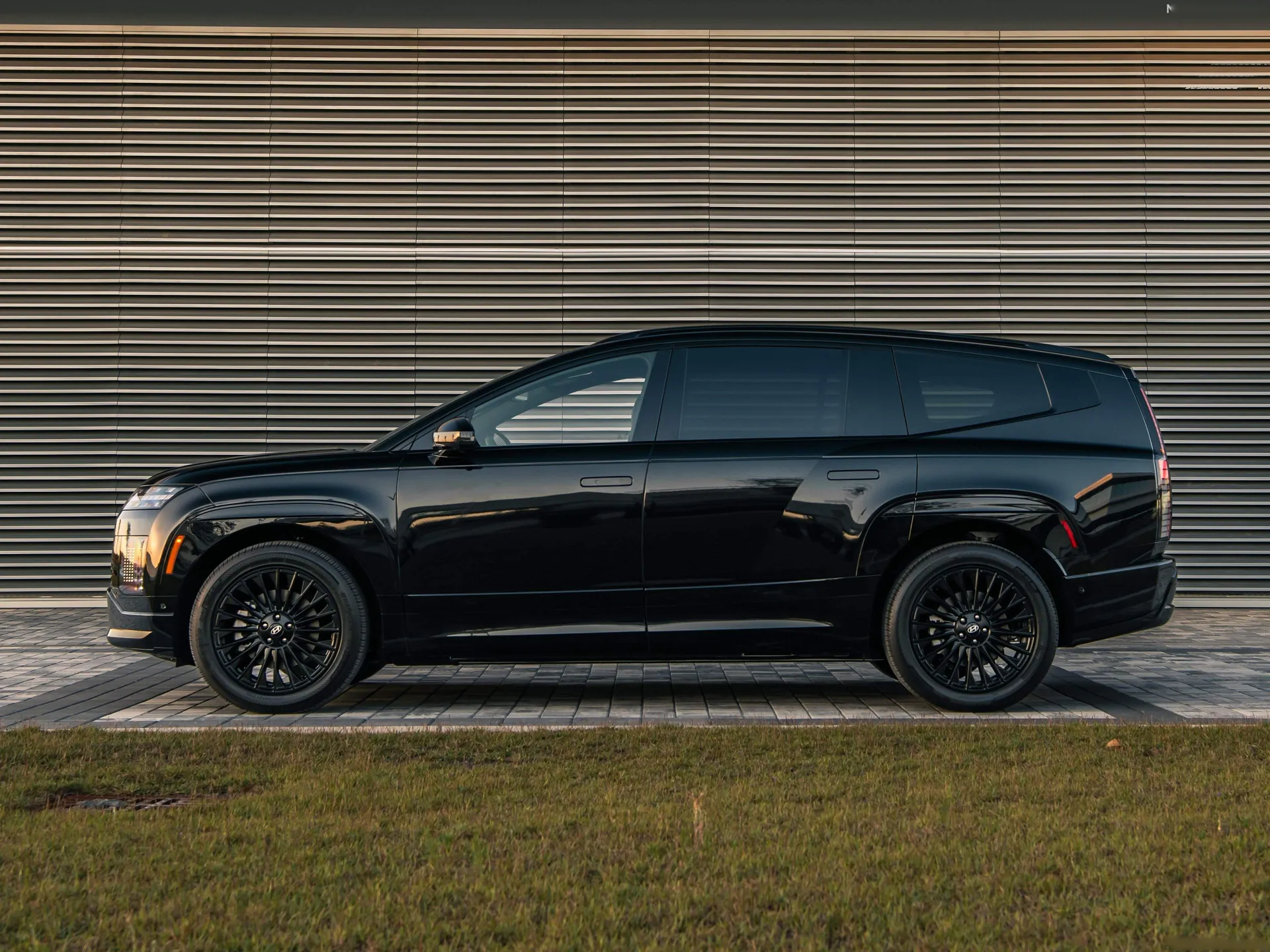 Hyundai Ioniq 9 Calligraphy Black Ink (2027) – boční profil