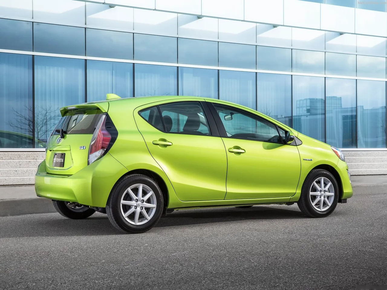 Toyota Prius c (2015) - Rear Three-Quarter