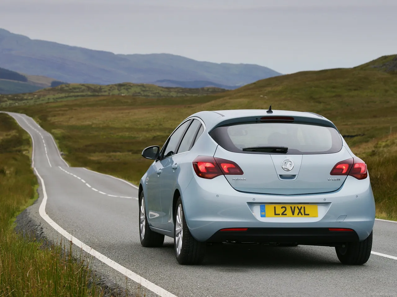 Vauxhall Astra (2010) – zadní tříčtvrteční pohled