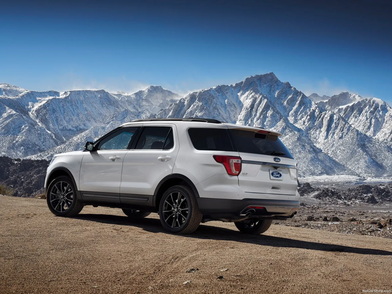 Ford Explorer XLT Sport Appearance Package (2017) – zadní tříčtvrteční pohled
