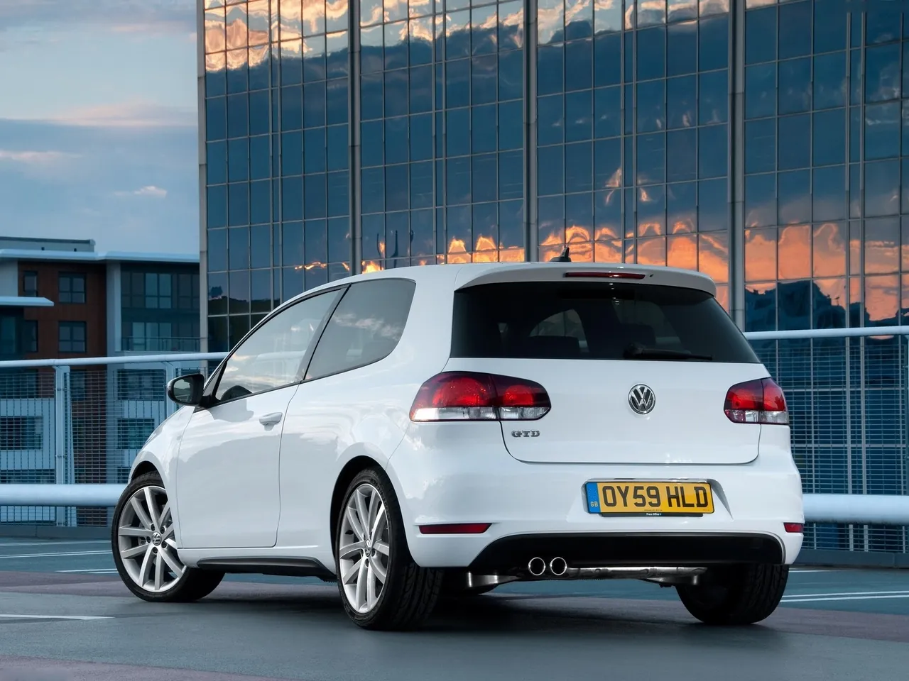 Volkswagen Golf GTD (2010) - Rear Three-Quarter