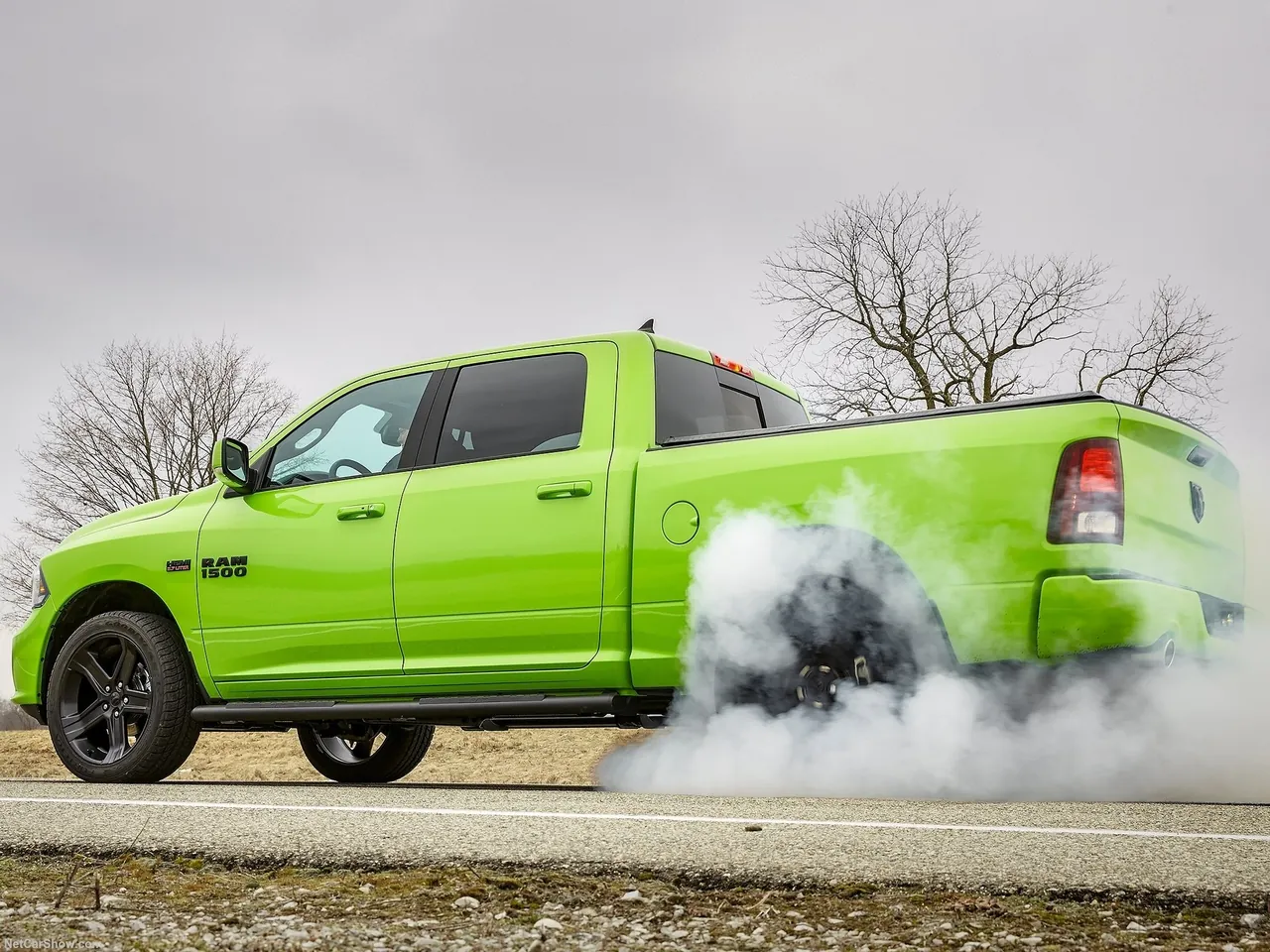 Ram 1500 Sublime Sport (2017) – zadní tříčtvrteční pohled