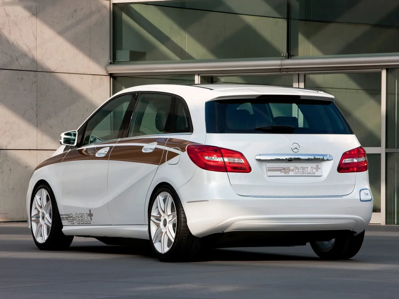 Mercedes-Benz B-Class E-CELL Plus Concept (2011) - Rear Three-Quarter
