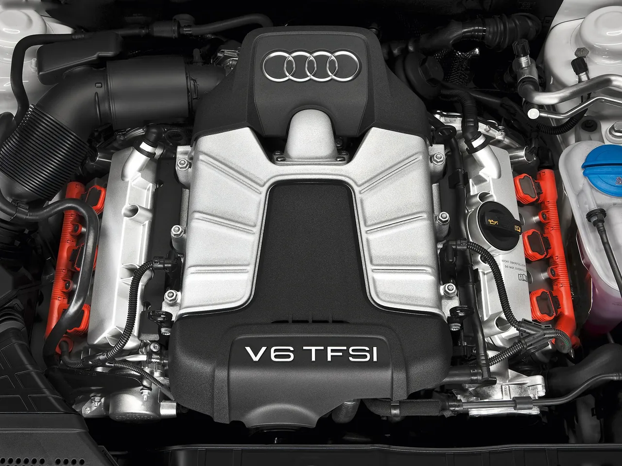 Audi S5 Sportback (2011) – motorový prostor