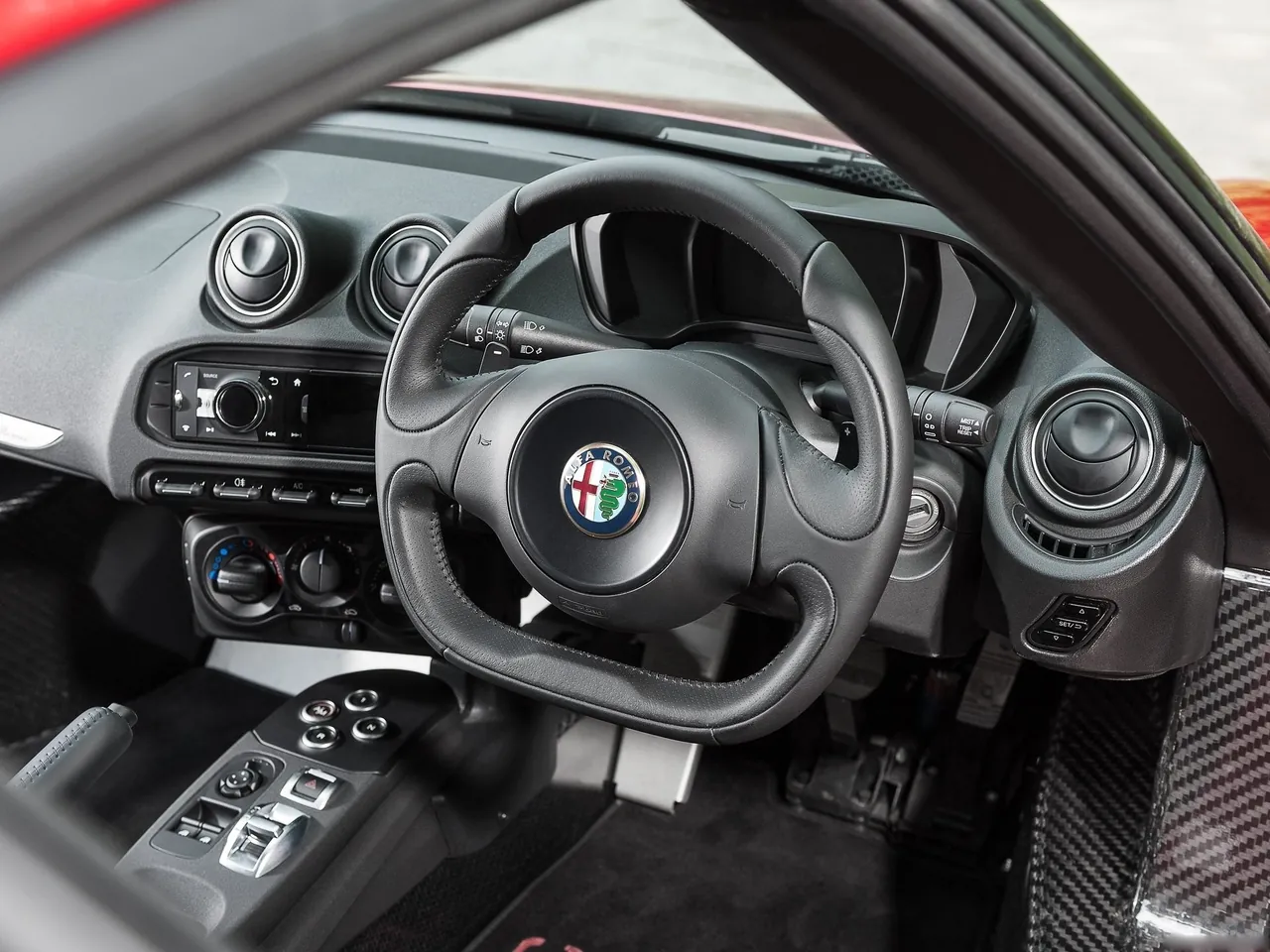Alfa Romeo 4C [UK] (2014) – interiér