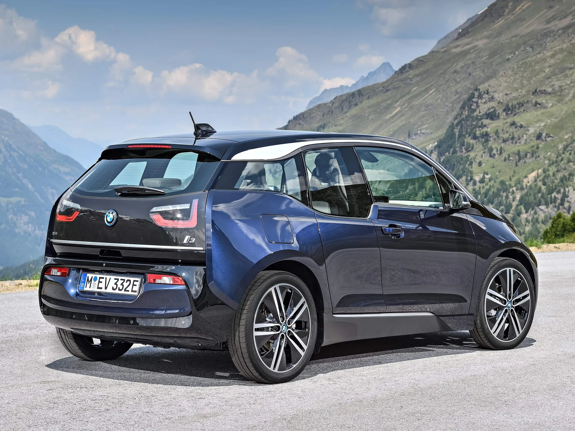 BMW i3 (2018) – zadní tříčtvrteční pohled