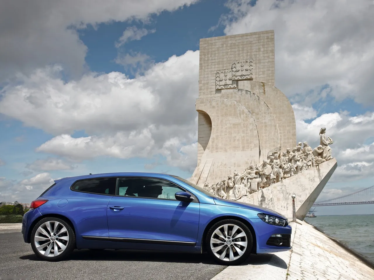 Volkswagen Scirocco (2009) - Side Profile