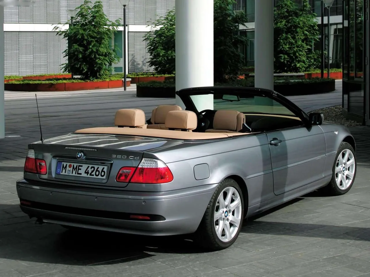 BMW 320Cd Convertible (2004) – zadní tříčtvrteční pohled