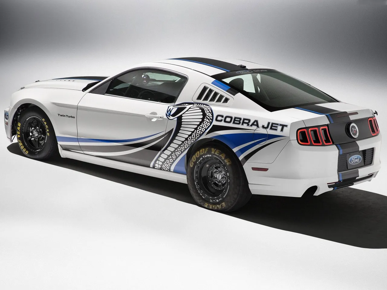 Ford Mustang Cobra Jet Twin-Turbo Concept (2012) – zadní tříčtvrteční pohled