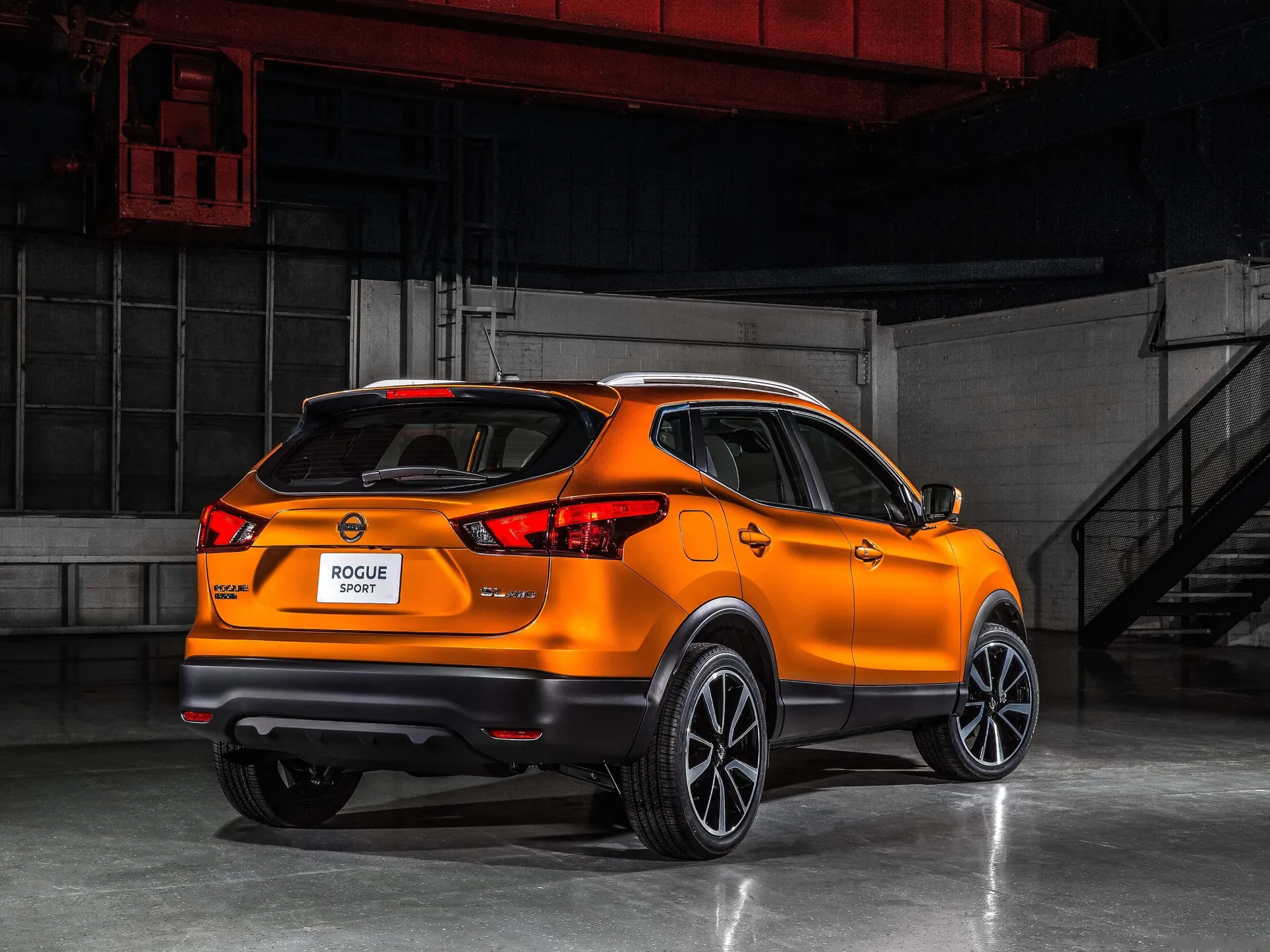 Nissan Rogue Sport (2017) – zadní tříčtvrteční pohled