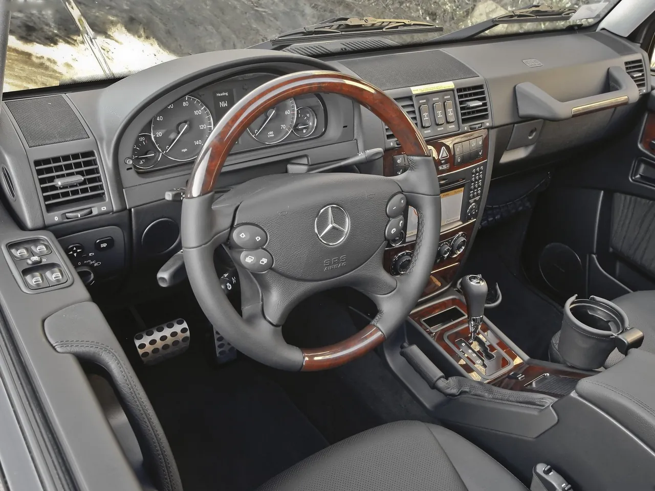 Mercedes-Benz G-Class (2009) – interiér
