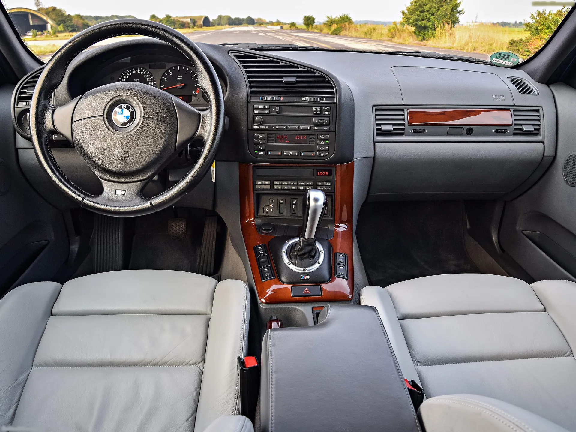 BMW M3 Sedan (1995) – interiér