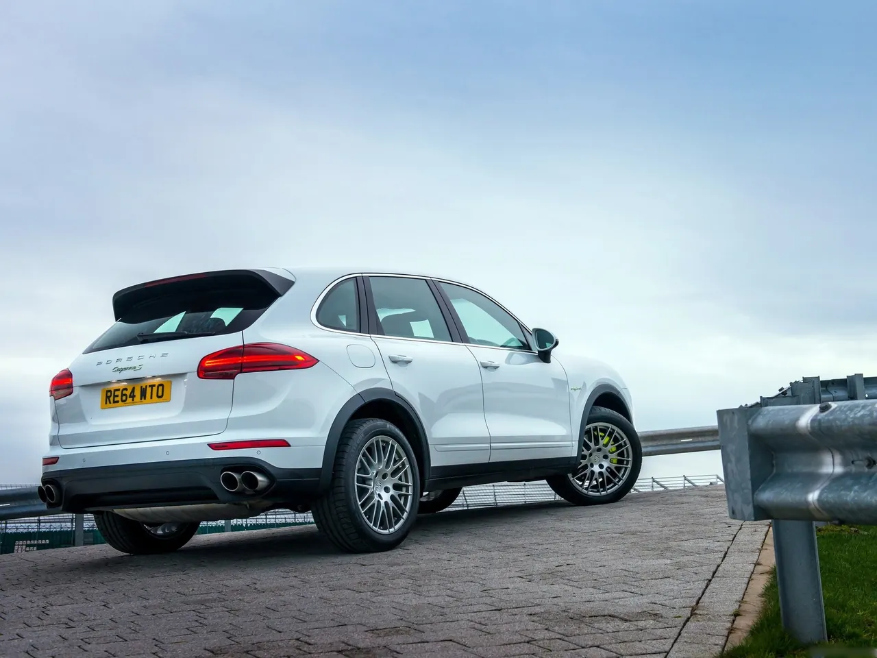 Porsche Cayenne (2015) – zadní tříčtvrteční pohled