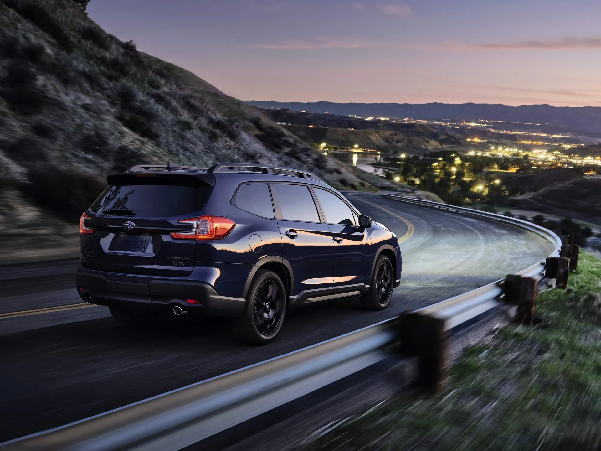 Subaru Ascent (2023) – zadní tříčtvrteční pohled