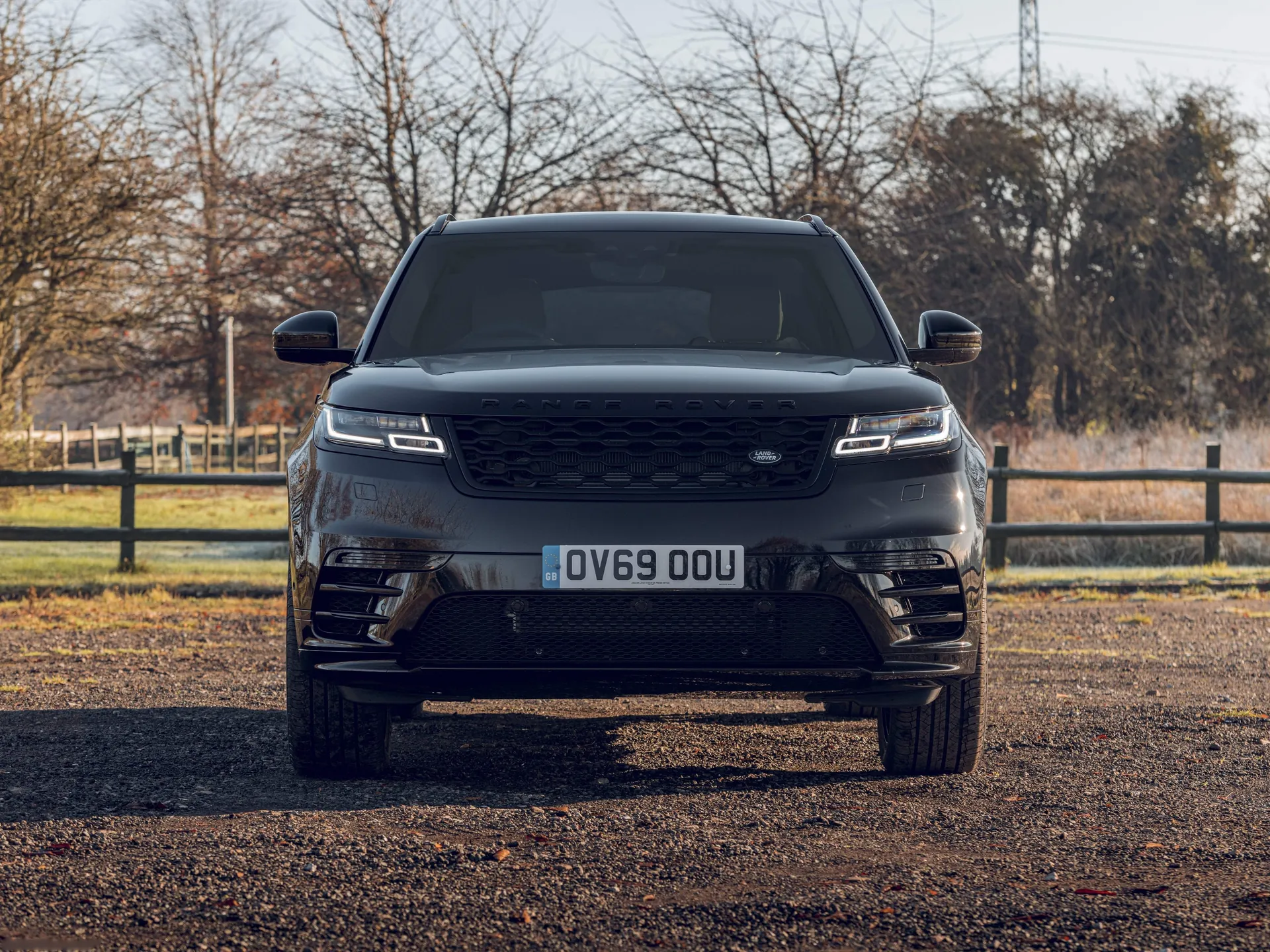 Land Rover Range Rover Velar R-Dynamic Black (2020) – zepředu