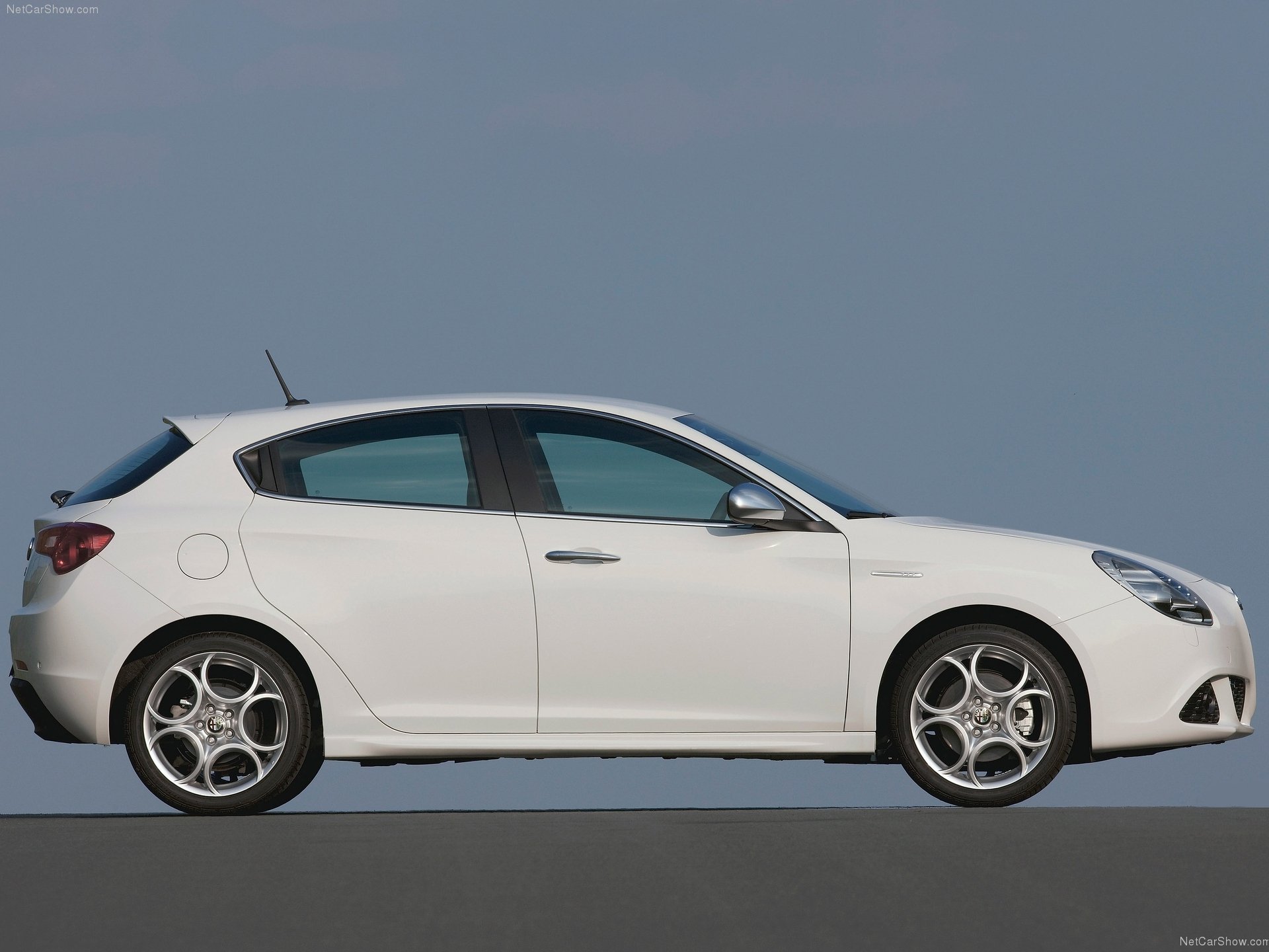 Alfa Romeo Giulietta (2011) – boční profil