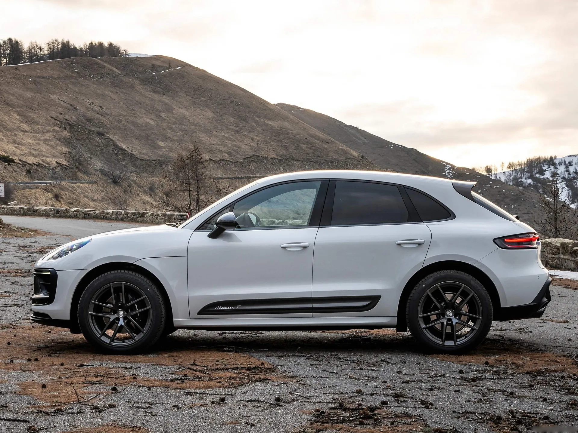 Porsche Macan T (2022) – boční profil