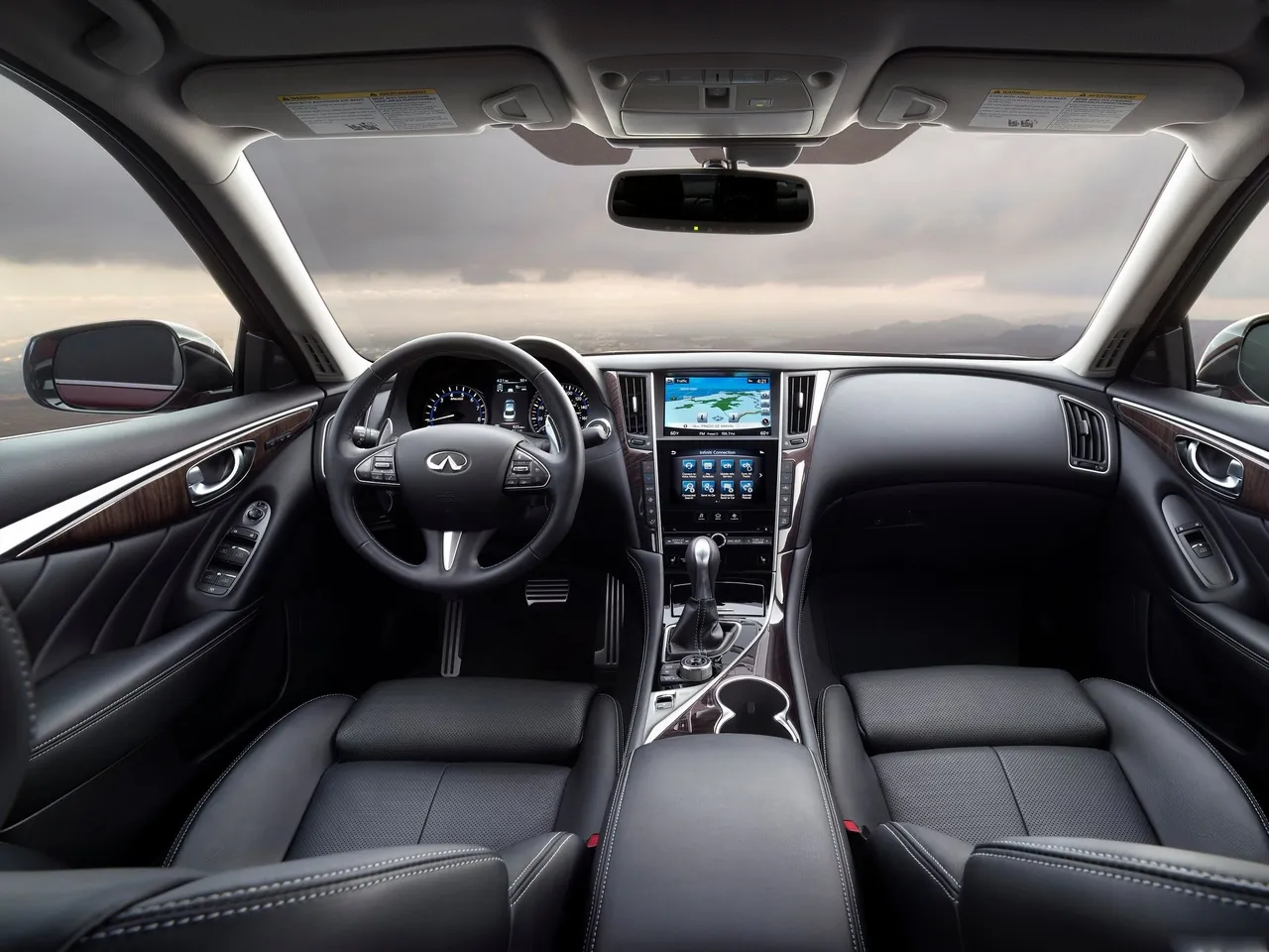 Infiniti Q50 (2016) – interiér