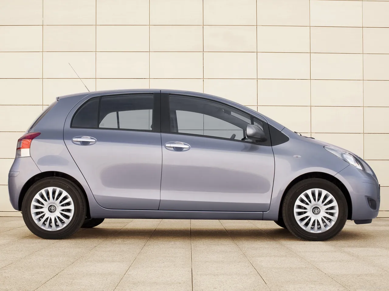 Toyota Yaris (2010) - Side Profile