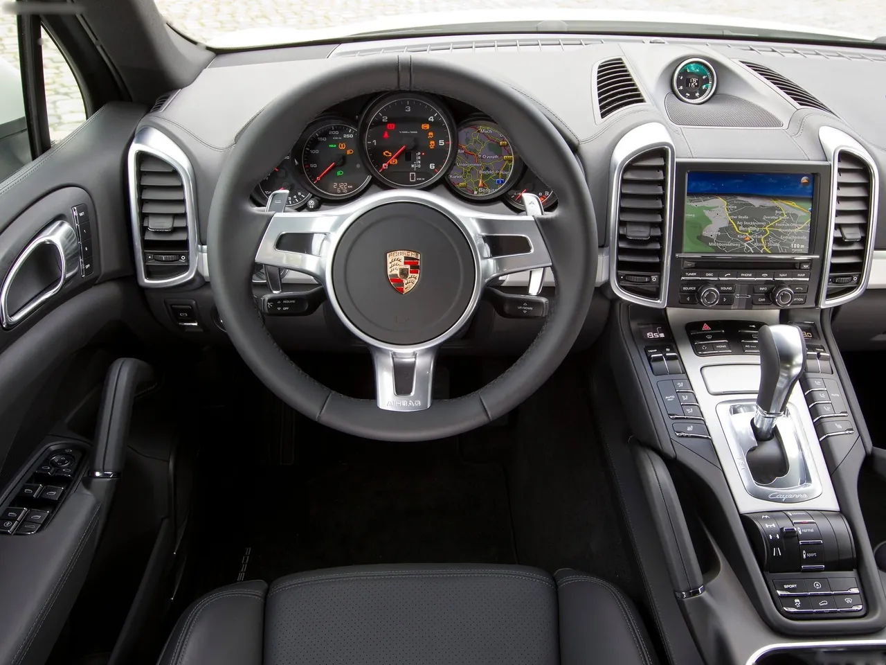 Porsche Cayenne (2011) – interiér