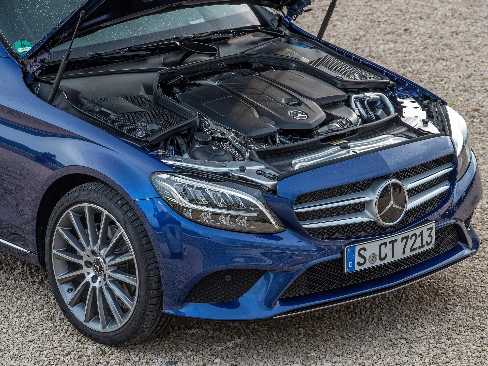 Mercedes-Benz C-Class Estate (2019) – motorový prostor