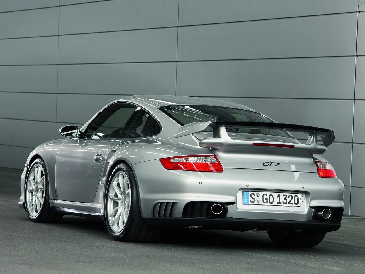 Porsche 911 GT2 (2008) - Rear Three-Quarter