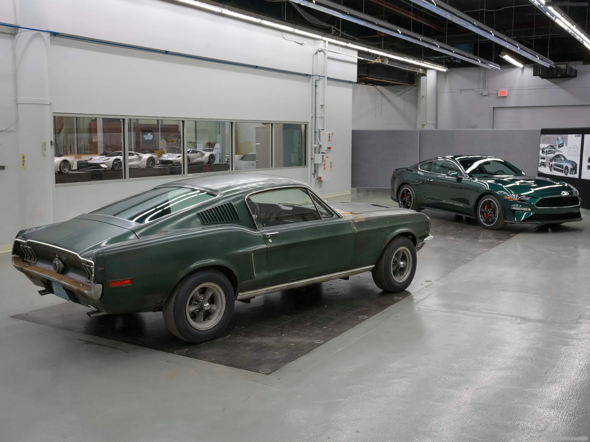 Ford Mustang Bullitt (1968) – zadní tříčtvrteční pohled