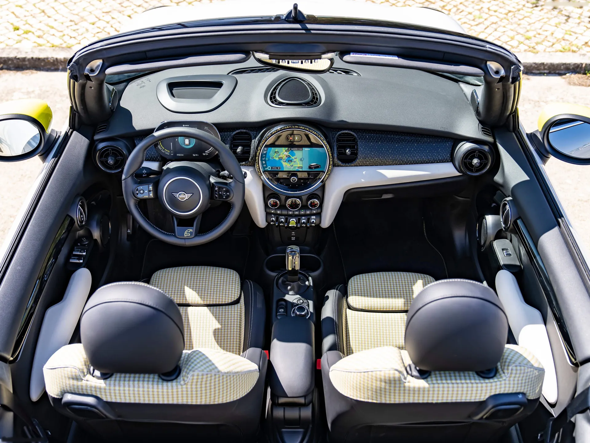 Mini Cooper SE Convertible Concept (2022) – interiér