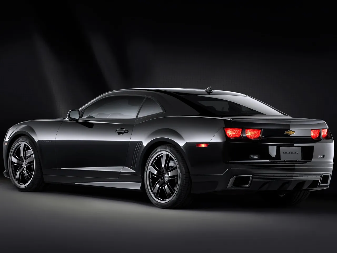 Chevrolet Camaro Black Concept (2008) – zadní tříčtvrteční pohled