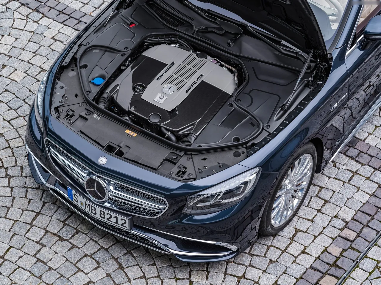 Mercedes-Benz S65 AMG Cabriolet (2017) – motorový prostor