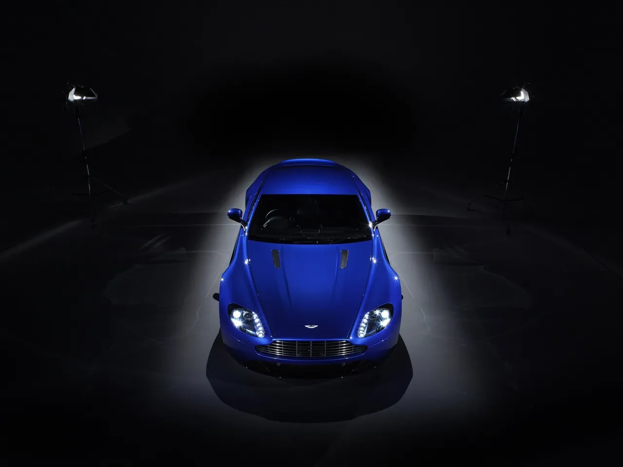 Aston Martin V8 Vantage S (2012) - Front