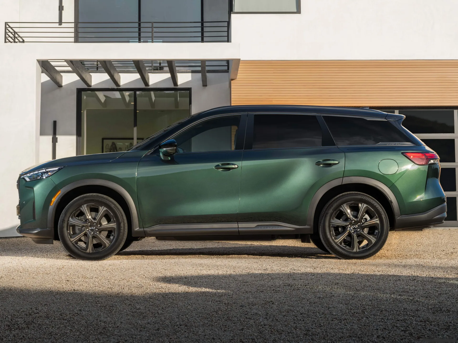 Infiniti QX60 (2026) – boční profil