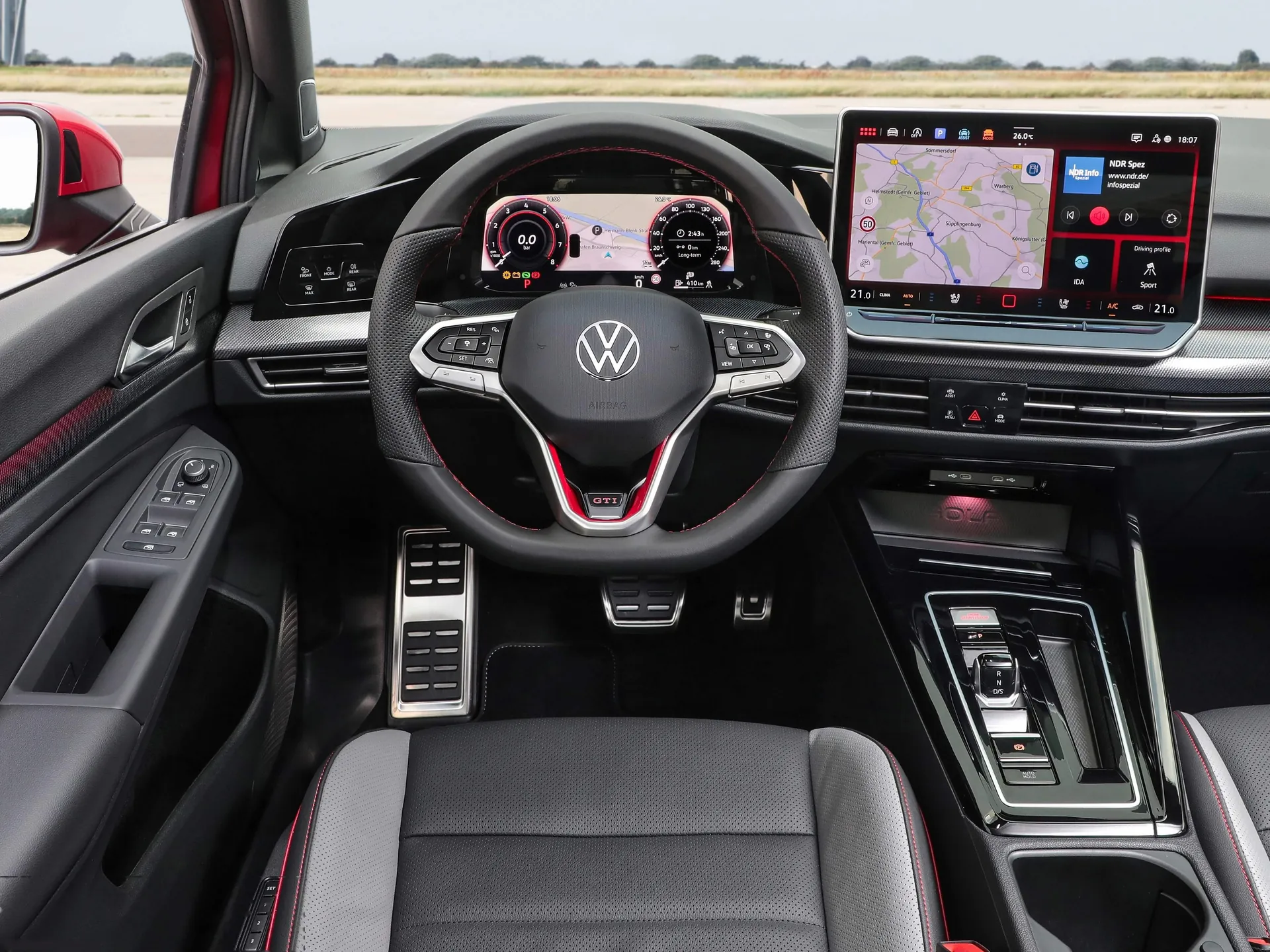 Volkswagen Golf GTI (2024) – interiér