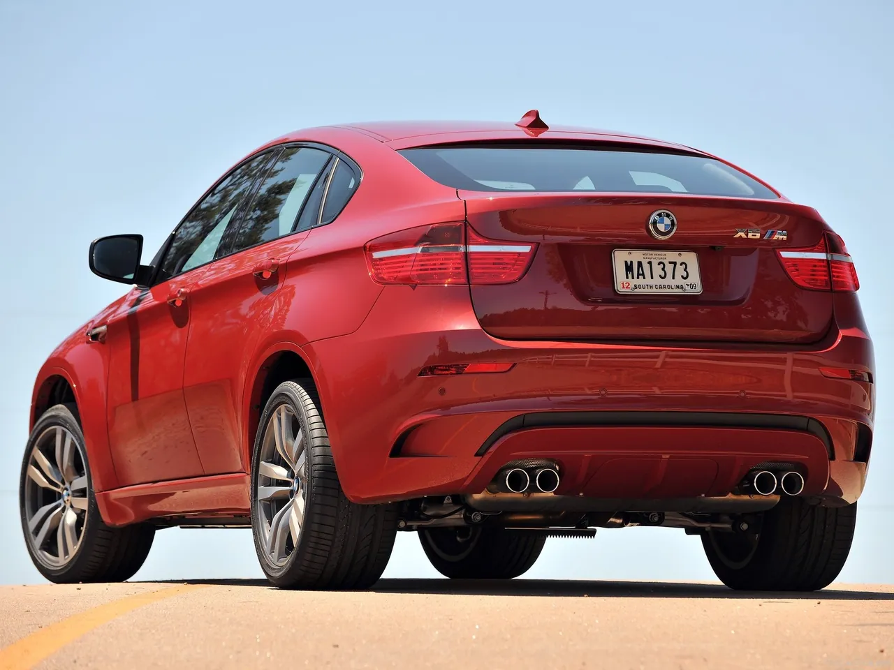 BMW X6 M (2010) – zadní tříčtvrteční pohled