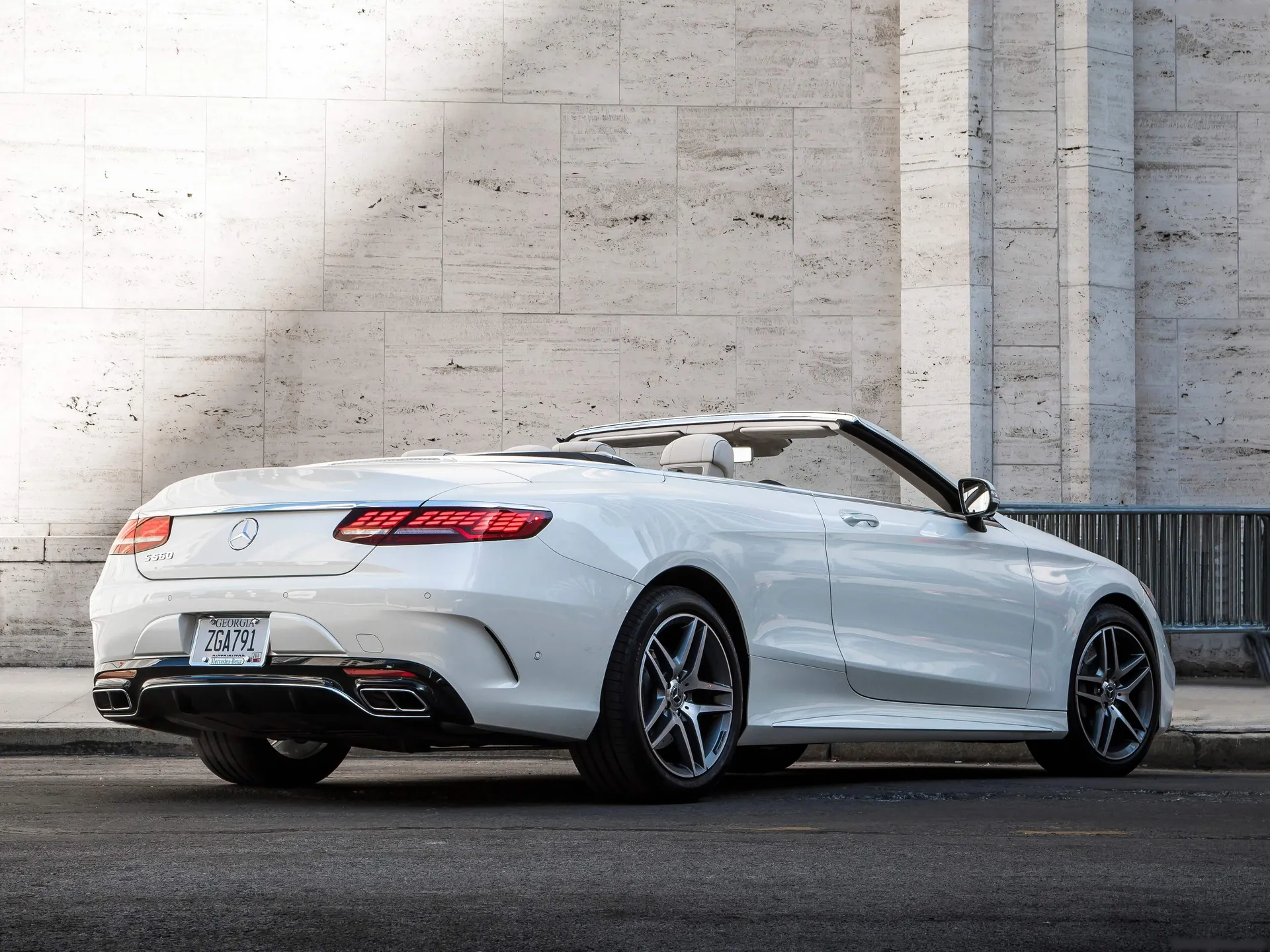 Mercedes-Benz S-Class Cabriolet (2018) – zadní tříčtvrteční pohled