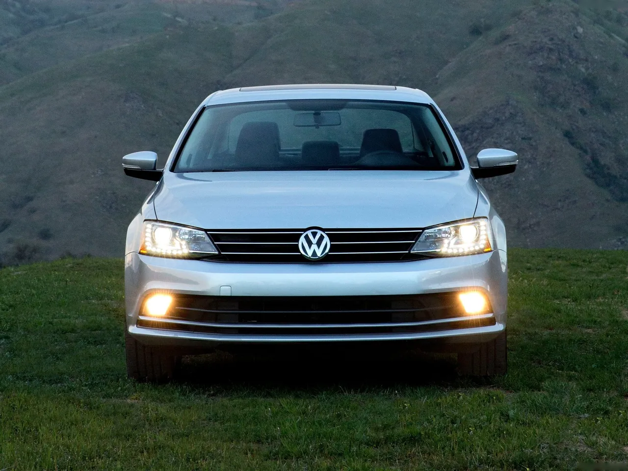 Volkswagen Jetta (2015) - Front