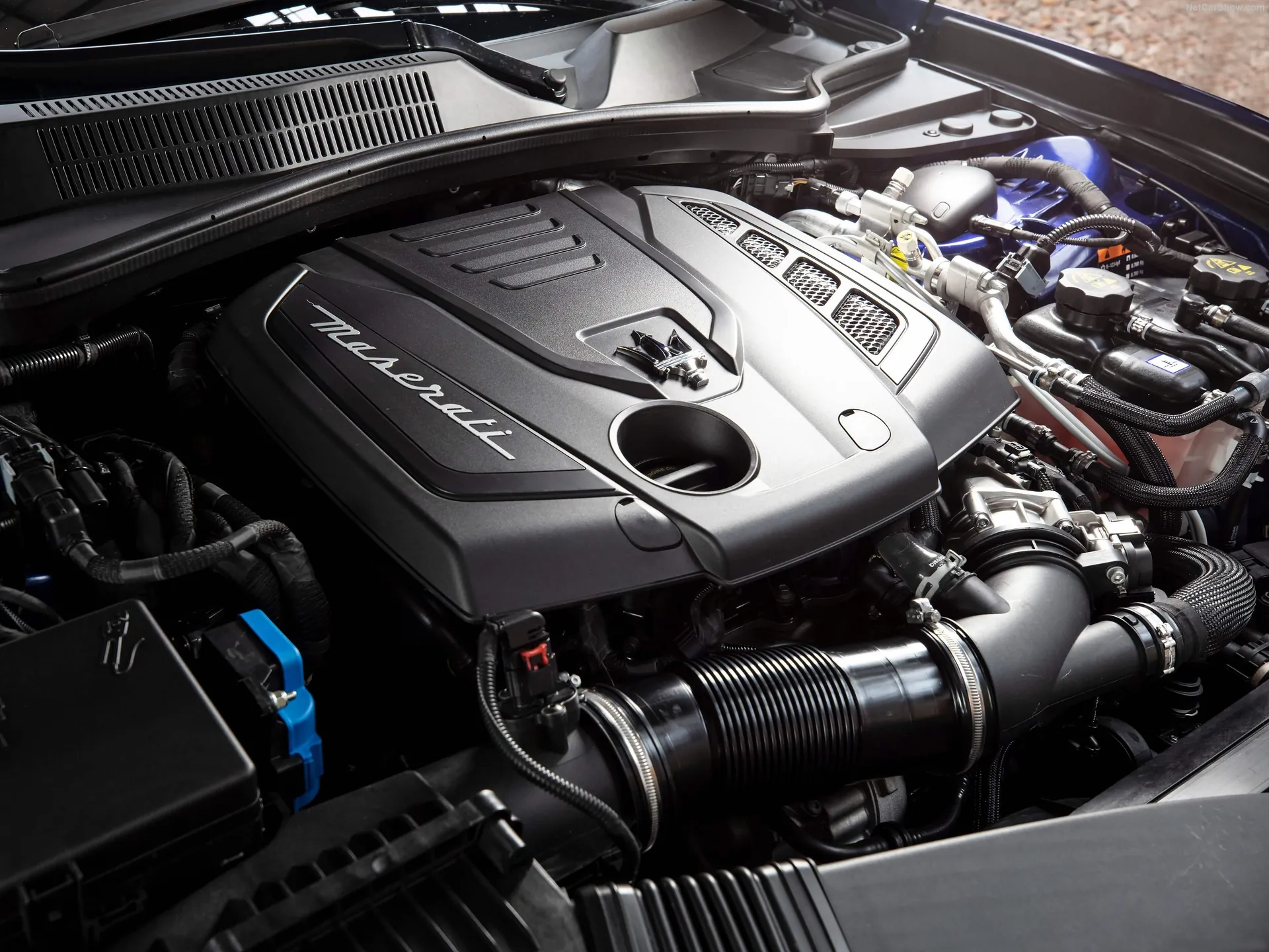 Maserati Ghibli Hybrid (2021) – motorový prostor