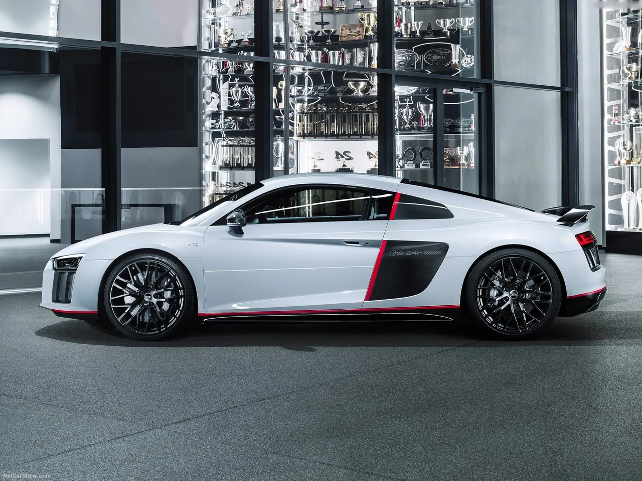 Audi R8 Coupe V10 plus selection 24h (2016) – boční profil